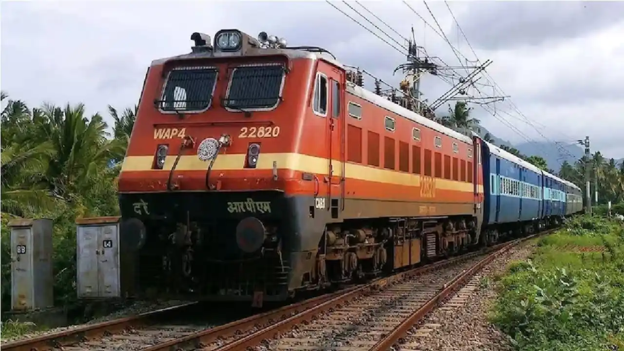 छत्तीसगढ़ में ट्रेन यात्रियों के लिए बड़ा झटका…18 ट्रेनें रद्द, 20 के रूट बदले… ये है पूरी लिस्ट