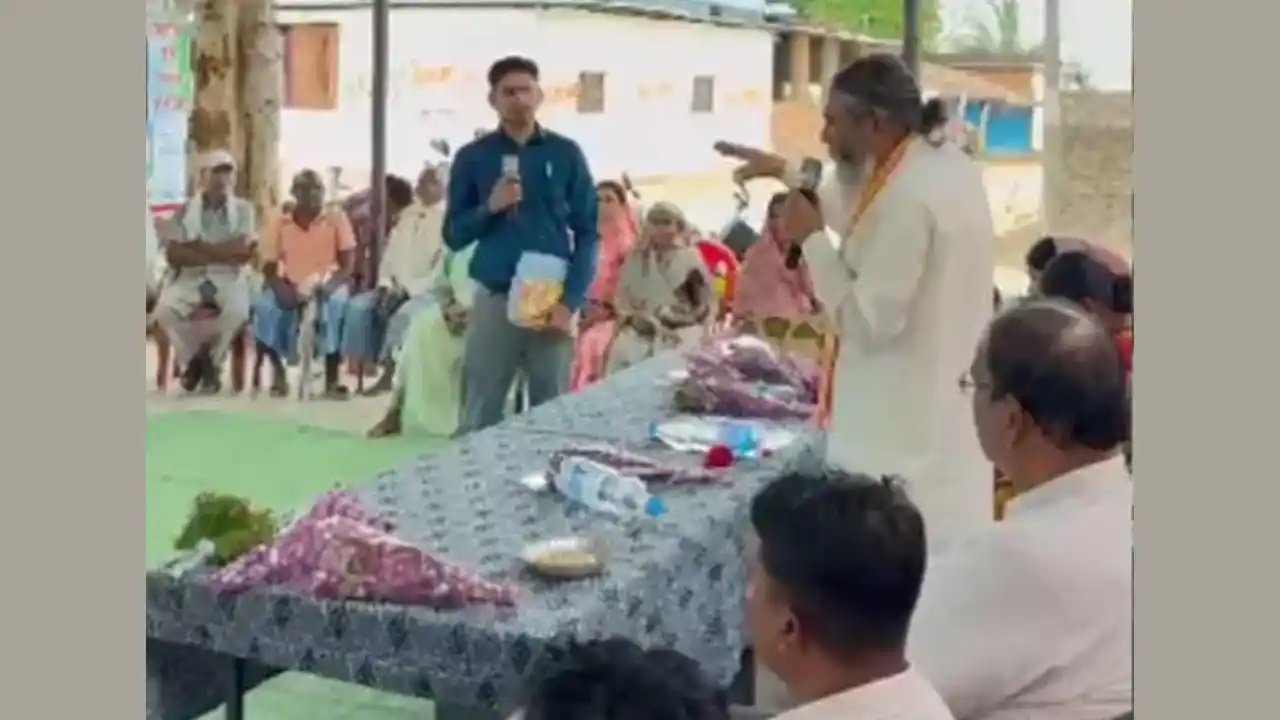 कांकेर में फिर दिखा सख्त तेवर: सांसद भोजराज नाग ने मंच से अधिकारी को लगाई फटकार