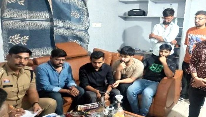 नशे पर बड़ी कार्रवाई, फ्लैट में चल रही हुक्का पार्टी का भंडाफोड़, 6 युवक गिरफ्तार