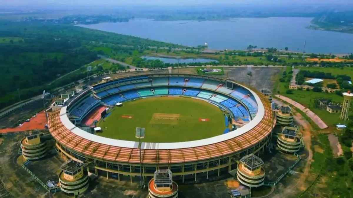 रायपुर में IPL का बड़ा धमाका: 10 और 13 मई को होंगे हाई-वोल्टेज मैच, टिकट बुकिंग शुरू होते ही बढ़ी भीड़