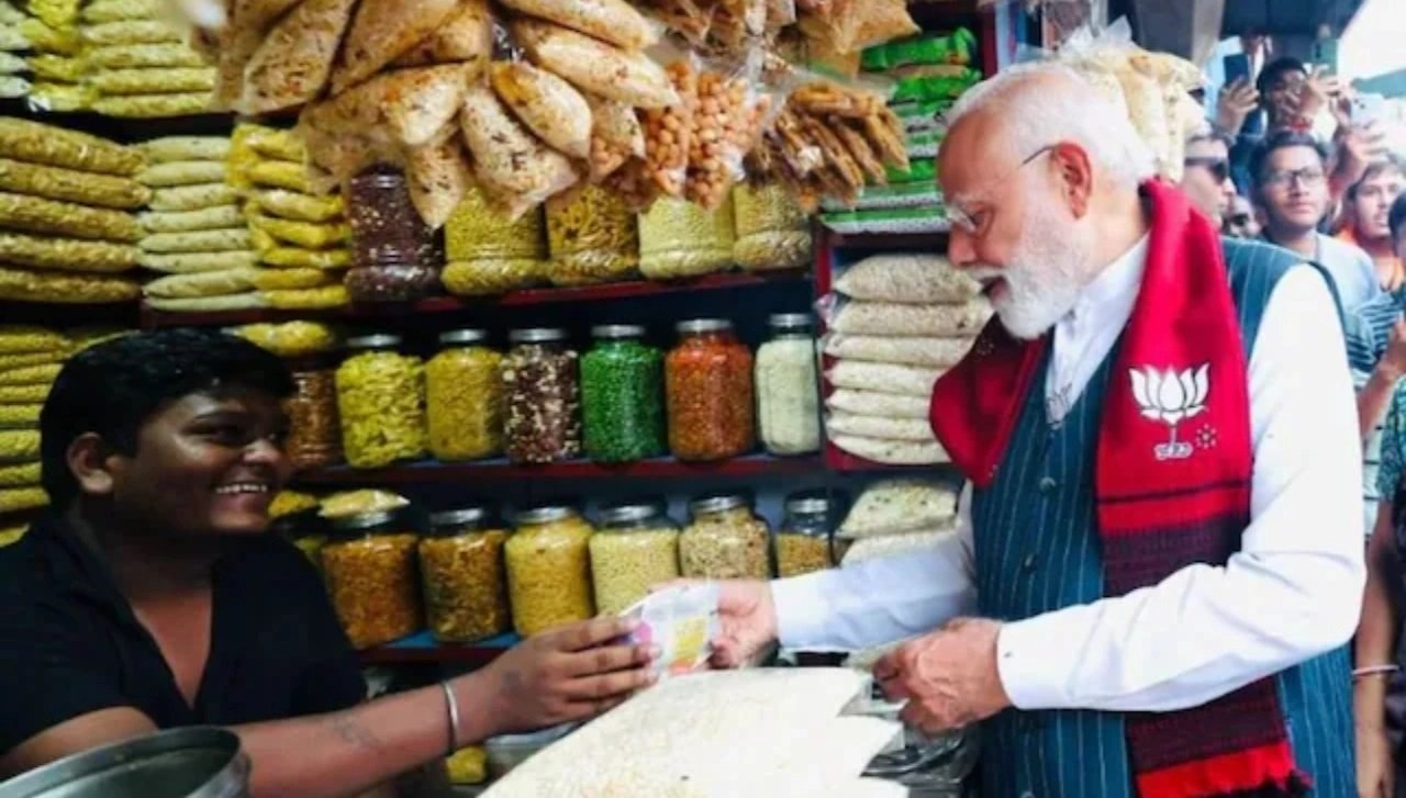 झारग्राम सीट बनी चुनावी चर्चा का केंद्र, पीएम मोदी की ‘झालमुड़ी’ से बढ़ी सियासी गर्मी