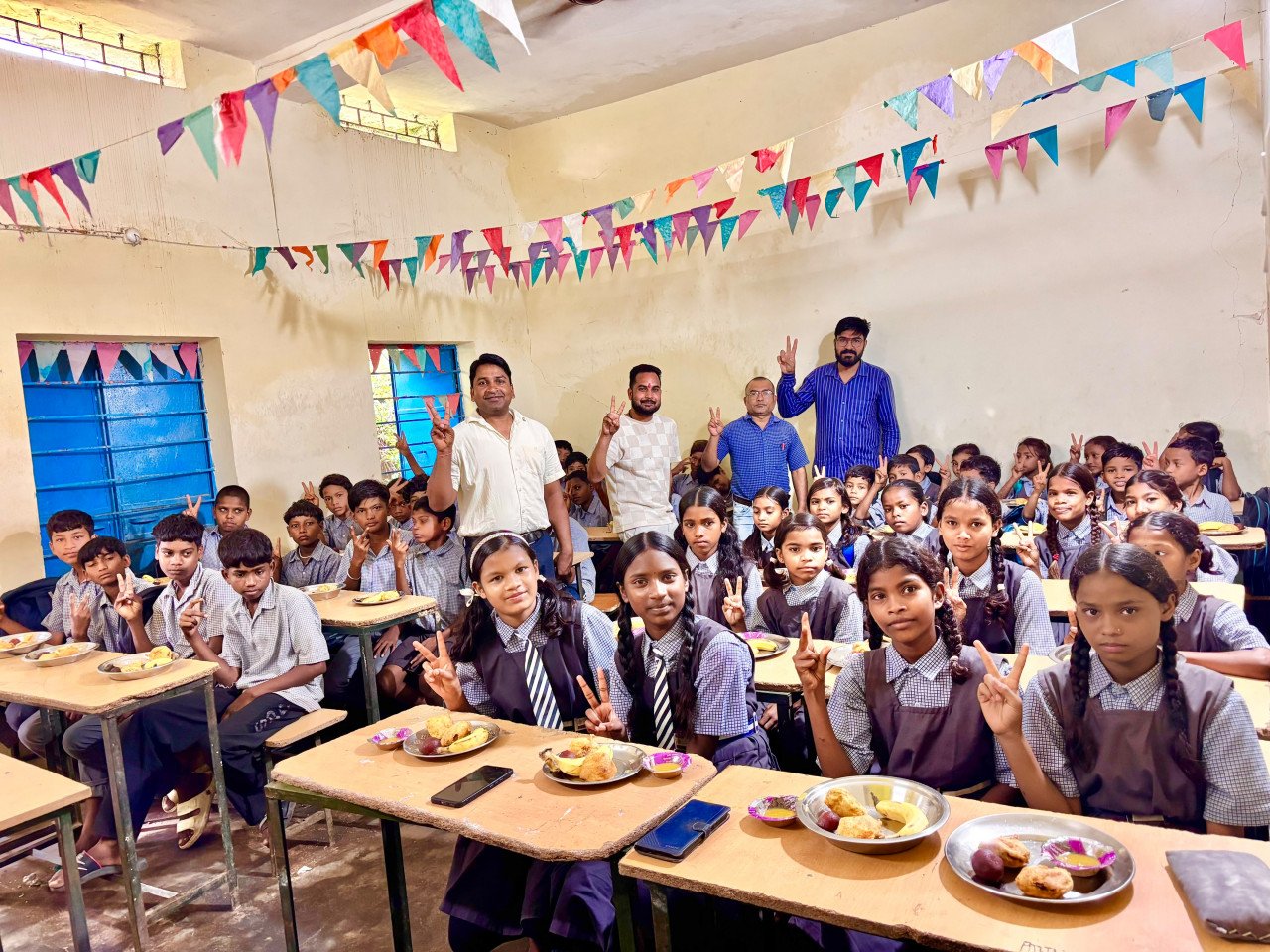 CG News : 500 विद्यालयों में पोषण, पर्यावरण और सहभागिता का संगम, बैगलेस डे पर सूरजपुर की अनूठी पहल