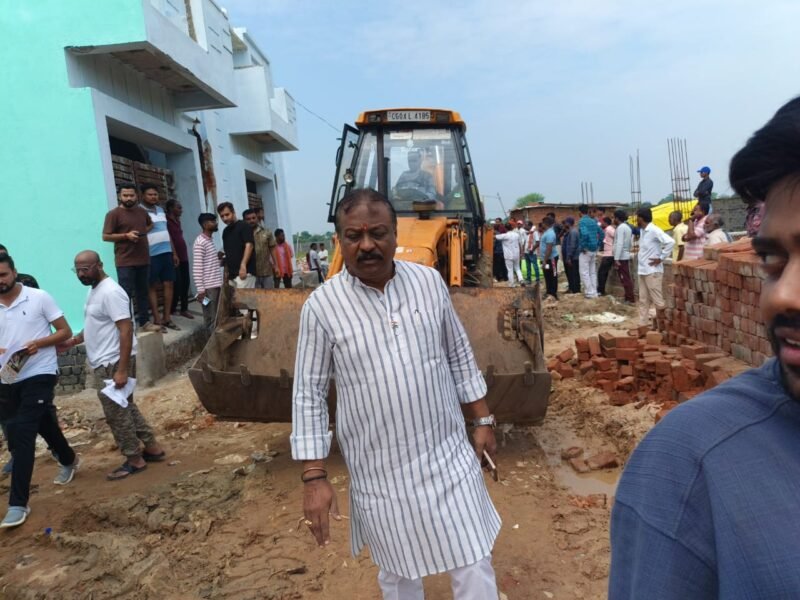 Raipur में 40 परिवारों के आशियाने पर चला बुलडोजर, कन्हैया अग्रवाल ने सरकार पर साधा निशाना